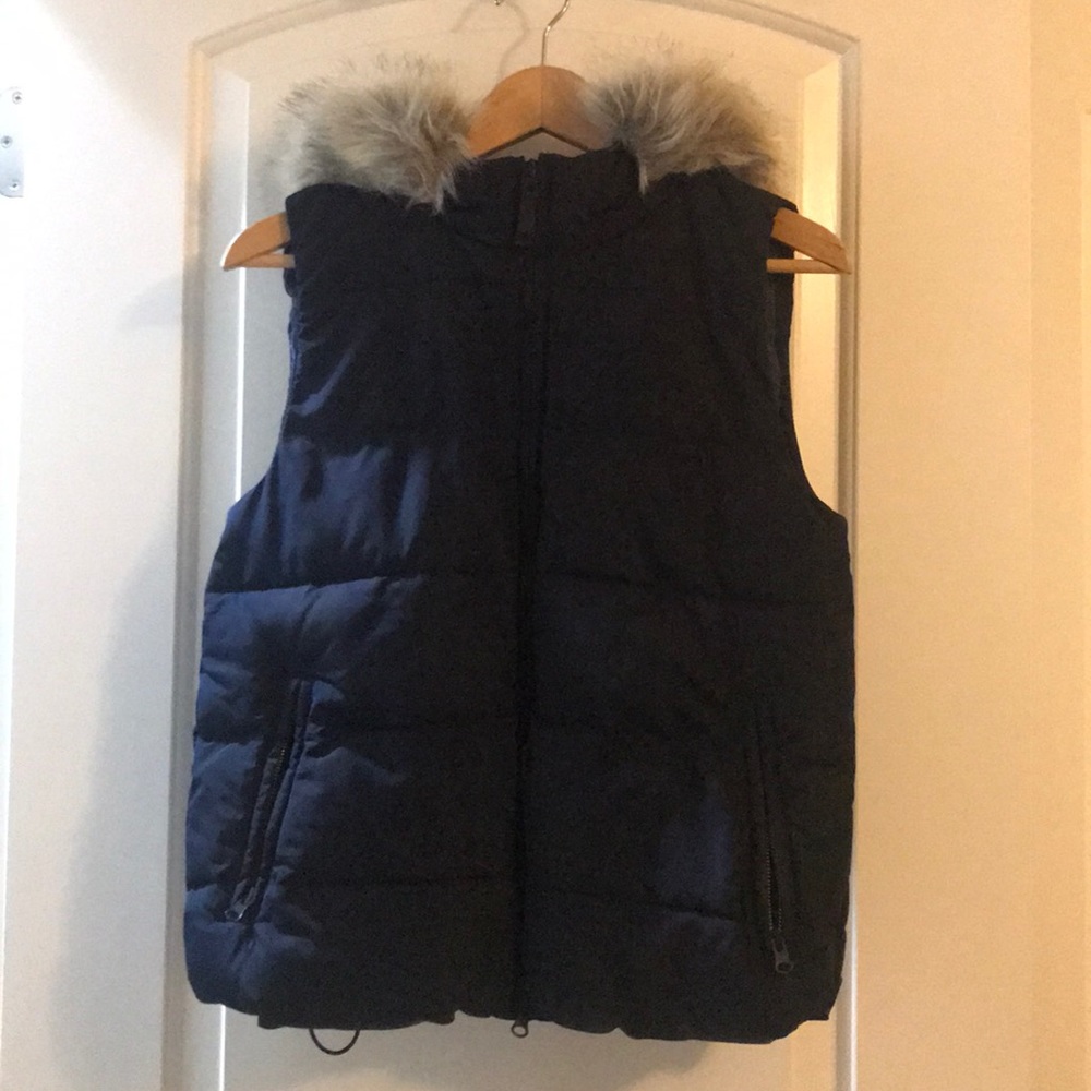 GAP navy blue puffer vest